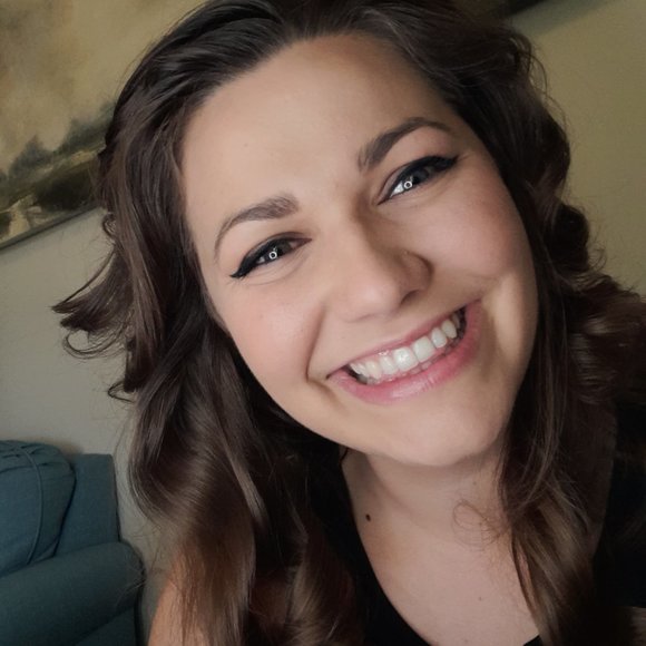 Meet your Posher, Lara - Picture 2 of 2